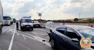 МВД: фура врезалась во впереди идущий автомобиль, спровоцировав ДТП на М-4 «Дон» ДТП в Каменском районе - РИА Новости, 1920, 19.08.2026