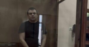 Мужчина, пытавшийся зарезать ножом двух посетителей кафе в Москве - РИА Новости, 1920, 21.08.2026