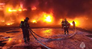 Ликвидация пожара на складе в Пушкинском районе Санкт-Петербурга - РИА Новости, 1920, 26.08.2026