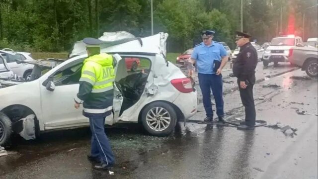 Два человека погибли, трое пострадали в ДТП с легковыми автомобилями в Карелии Последствия ДТП с участием двух автомобилей в Карелии - РИА Новости, 1920, 24.08.2026