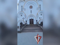 В Красноярске задержали мужчину, взломавшего двери храма, чтобы помолиться Храм в Красноярске, двери которого взломал пьяный мужчина - РИА Новости, 1920, 25.08.2026