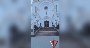 В Красноярске задержали мужчину, взломавшего двери храма, чтобы помолиться Храм в Красноярске, двери которого взломал пьяный мужчина - РИА Новости, 1920, 25.08.2026