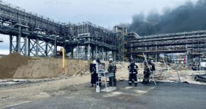 Спасатели обследуют завалы и территорию на Амурском ГХК после пожара Пожар на Амурском ГХК - РИА Новости, 1920, 26.08.2026
