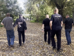 Мужчина, похитивший пятилетнего мальчика в Новокузнецке, в сопровождении полиции - РИА Новости, 1920, 26.08.2026