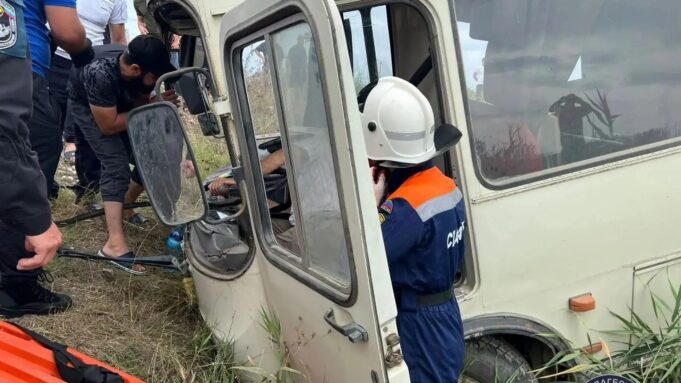 Автобус, съехавший в кювет в Дагестане, выполнял частную перевозку ДТП с участием пассажирского автобуса на федеральной автодороге ФАД Р-217 в Дагестане - РИА Новости, 1920, 26.08.2026