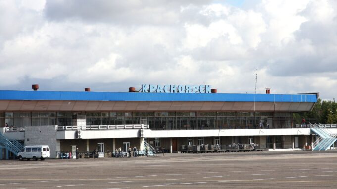 Самолет «КрасАвиа» вернулся в Красноярск из-за неисправности высотометра Аэропорт Емельяново (Красноярск) - РИА Новости, 1920, 21.08.2026