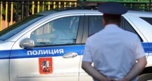 Житель Саратовской области напал на приехавшего на вызов полицейского Полицейский автомобиль и сотрудник полиции - РИА Новости, 1920, 13.08.2026