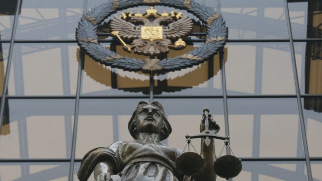 Два кубинца получили срок за попытку незаконно перейти границу под Калининградом Статуя Фемиды на фасаде здания верховного суда - РИА Новости, 1920, 07.08.2026