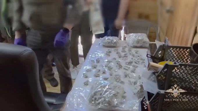 Полицейские по горячим следам задержали женщину, подозреваемую в краже из частного дома atyb8olsum7x2fn5nymc5xf1zmf17mc1