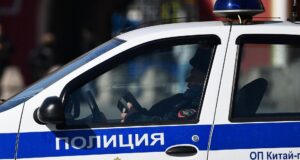 Сотрудник правоохранительных органов в полицейской машине в центре Москвы - РИА Новости, 1920, 09.09.2026