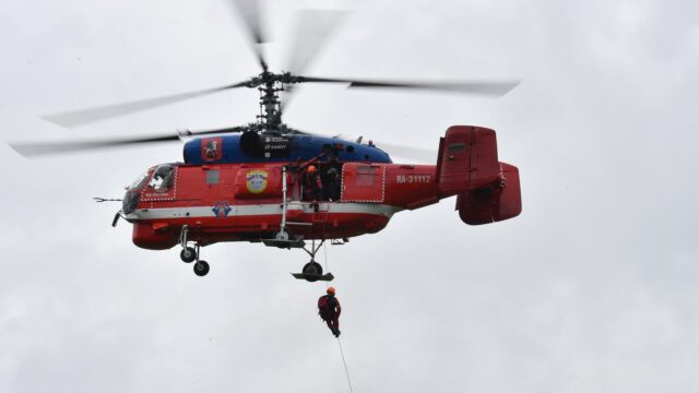 На поиски альпинистов, пропавших в горах КБР из-за лавины, отправят вертолеты Вертолет аварийно-спасательной службы - РИА Новости, 1920, 07.09.2026