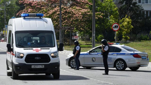 При атаке ВСУ в Севастополе пострадали три человека, в том числе подросток Скорая помощь и сотрудники правоохранительных органов в Севастополе - РИА Новости, 1920, 07.09.2026