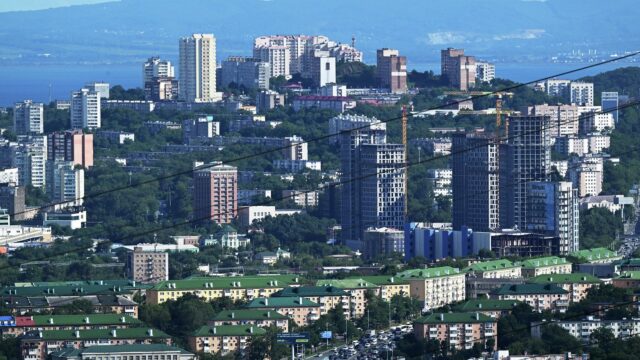 В Приморье из-за ливней объявили штормовое предупреждение Вид на Владивосток - РИА Новости, 1920, 01.09.2026