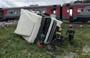 Движение автобусов организовали после ДТП на ж/д путях во Владимирской области Последствия столкновения электрички с грузовиком во Владимирской области - РИА Новости, 1920, 06.09.2026