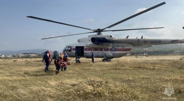 Росгвардия оказывает помощь семьям погибших под лавиной в КБР сотрудников Операция по поиску альпинистов в Кабардино-Балкарской республике - РИА Новости, 1920, 08.09.2026